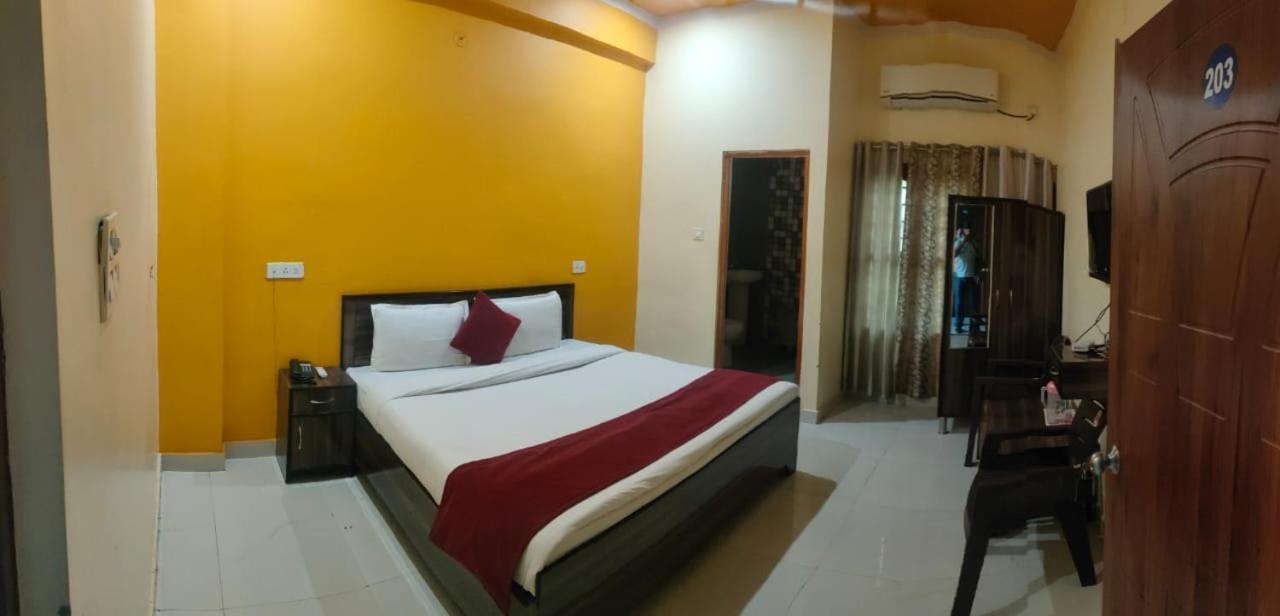 Hotel Suraj Рішикеш Номер фото